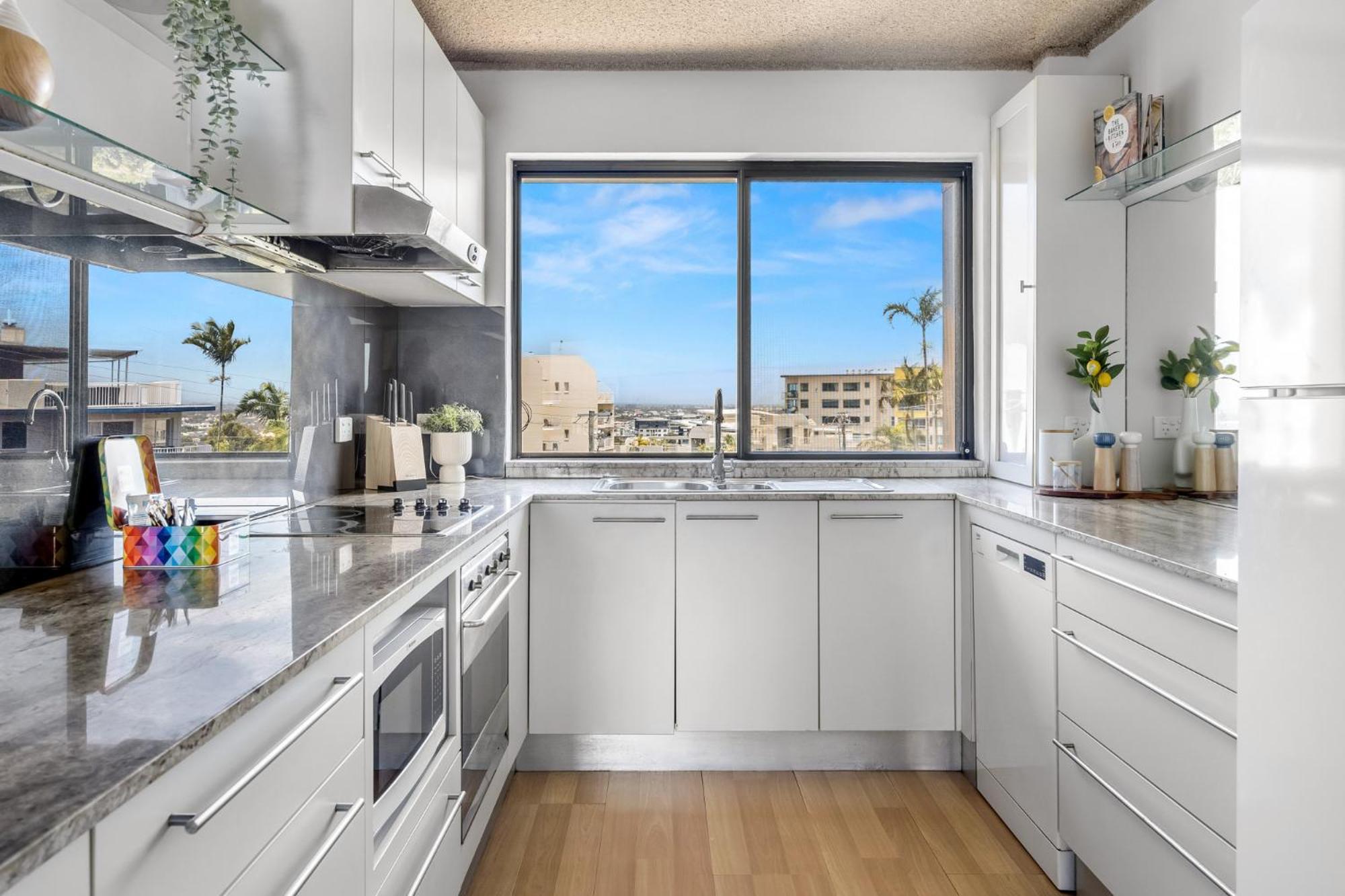 Apartment 2-bed Near With Bbq & Stunning Ocean Views Alexandra Headland